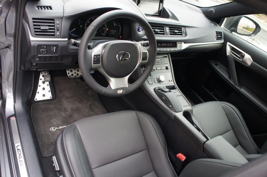  Lexus CT200h F-Sport 2012 года  (фото 4 из 13)